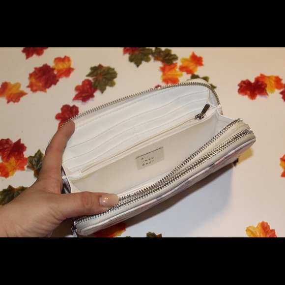 wallet - Picture 2 of 3